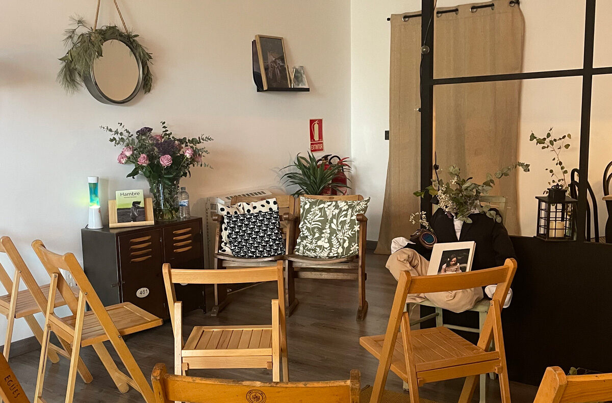 Espacio creativo en alquiler para charlas en Pamplona y talleres. Espacios diferenciados más íntimos y uno grande diáfano.