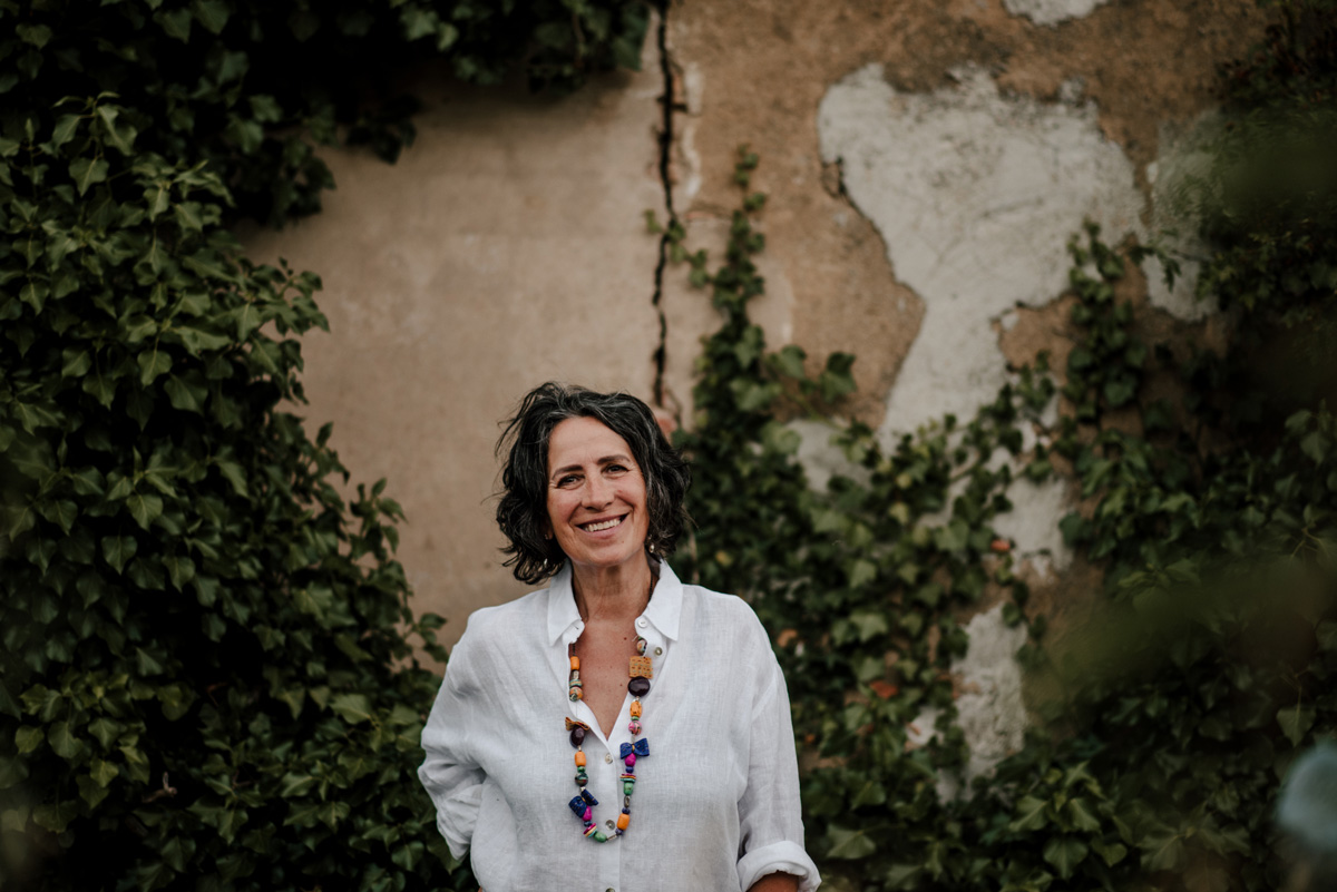 Retrato de marca personal para enfermera especializada en salud de la mujer y menopausia en Navarra