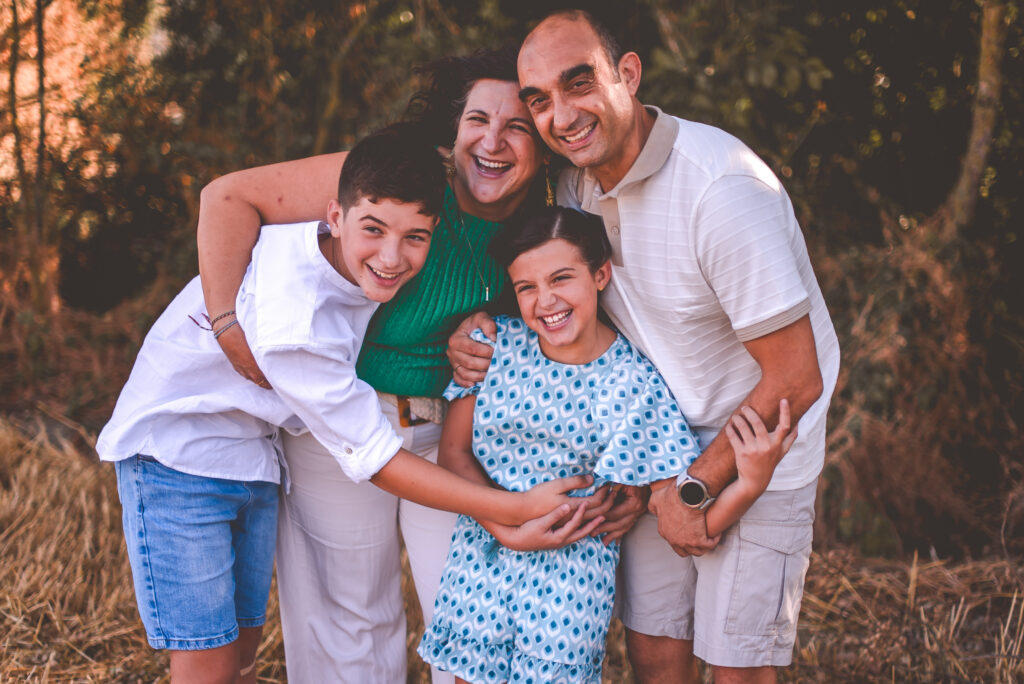 Fotografía de comunión en familia en Pamplona